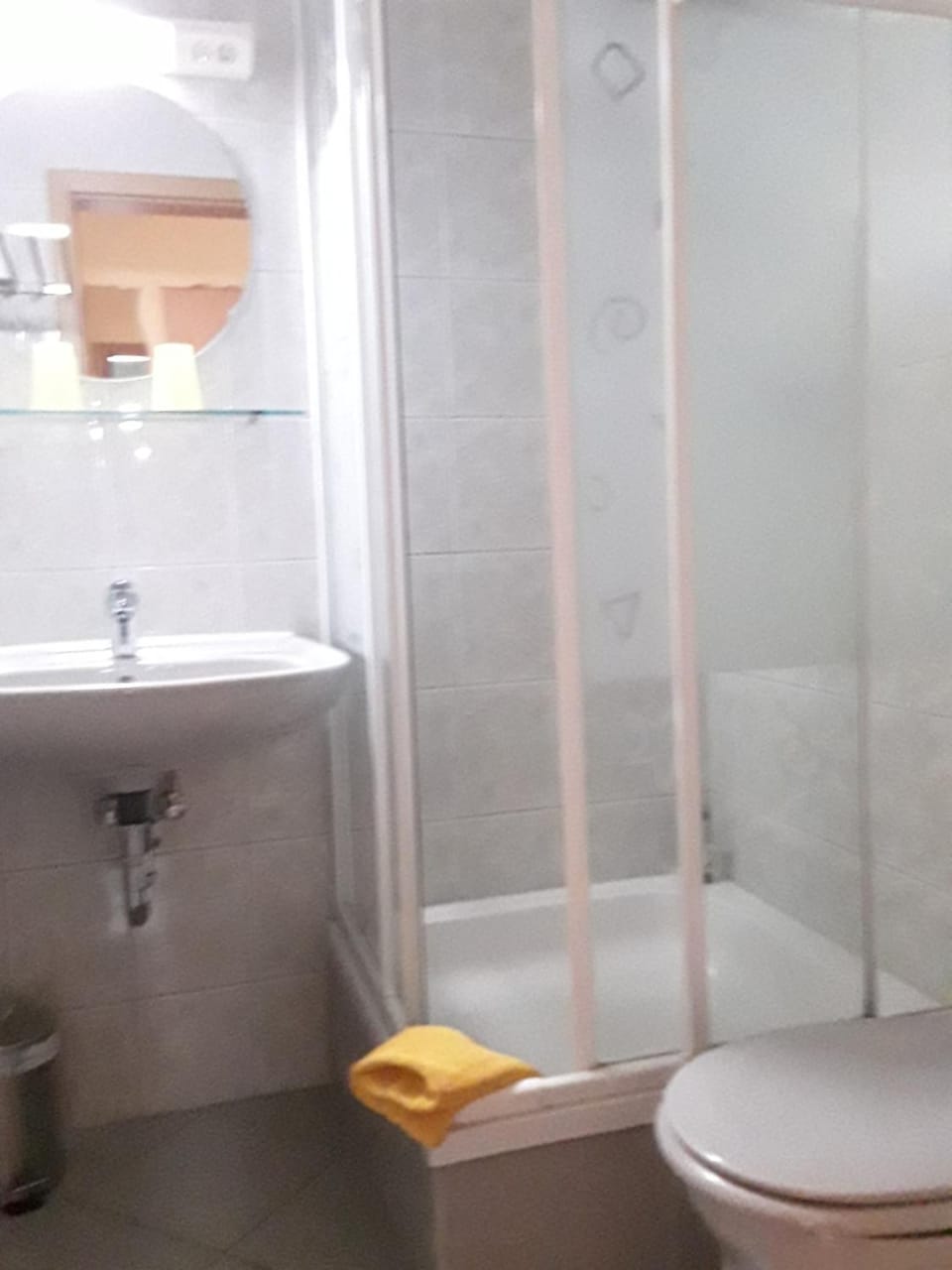 Shower, Toilet