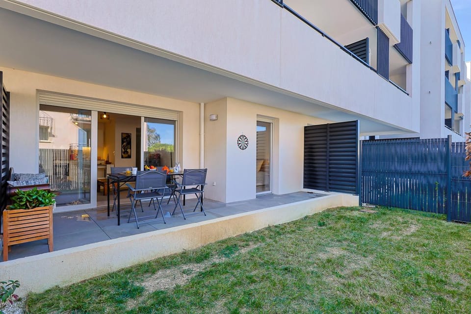 Property building, Patio, Garden