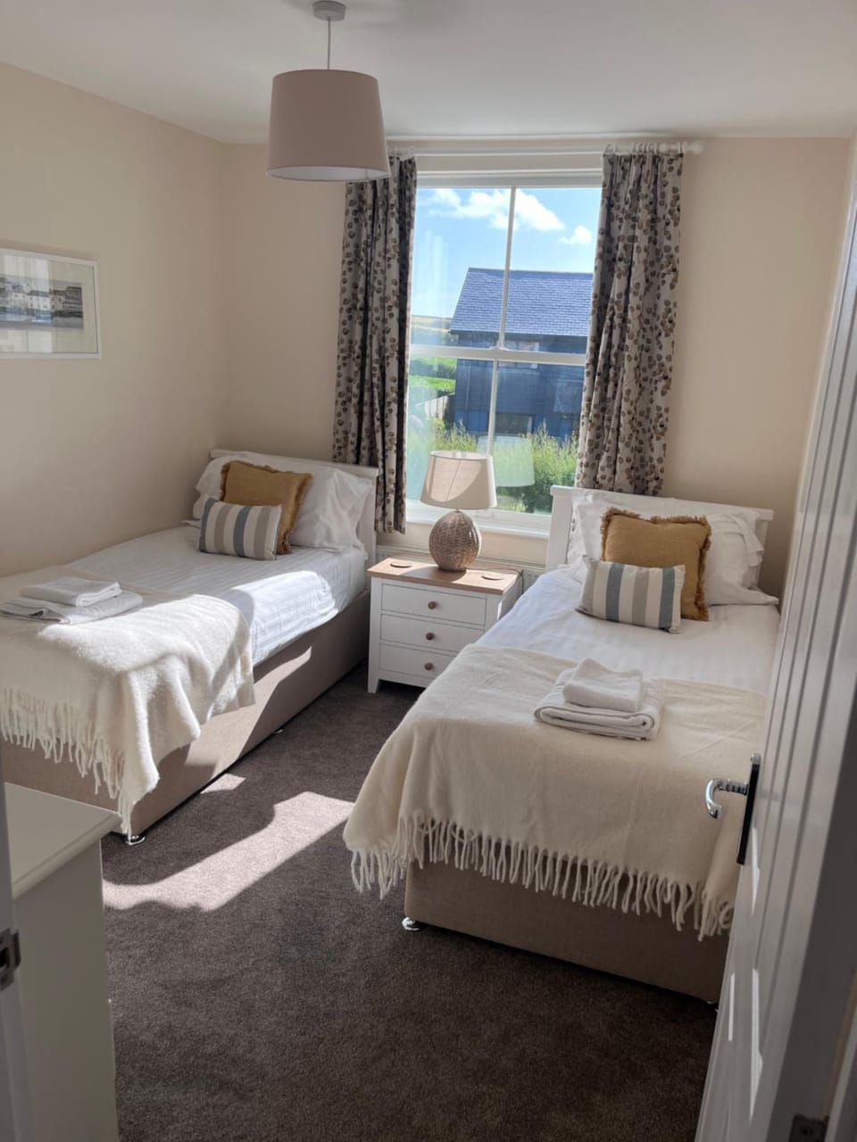 Photo of the whole room, Bedroom, towels