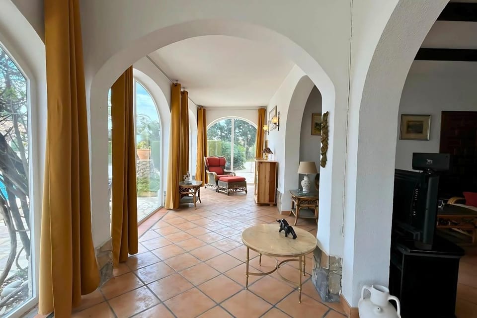Patio, Living room