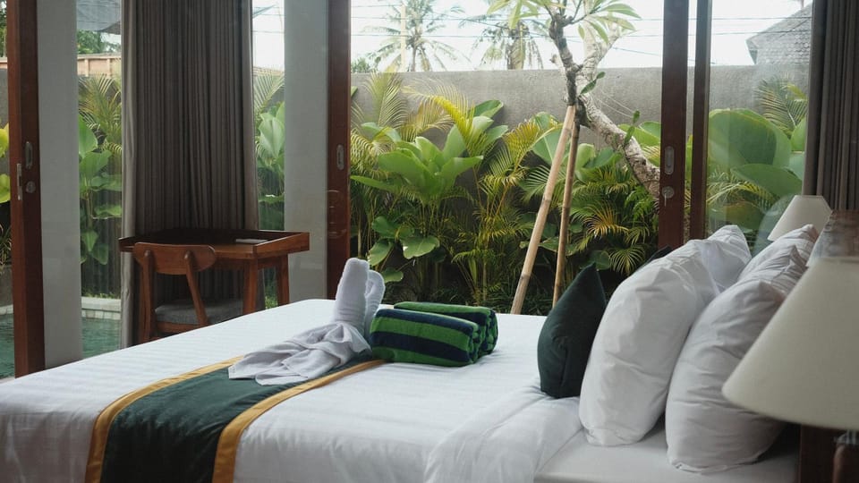 Bed, Natural landscape, Garden, Photo of the whole room, Bedroom, towels
