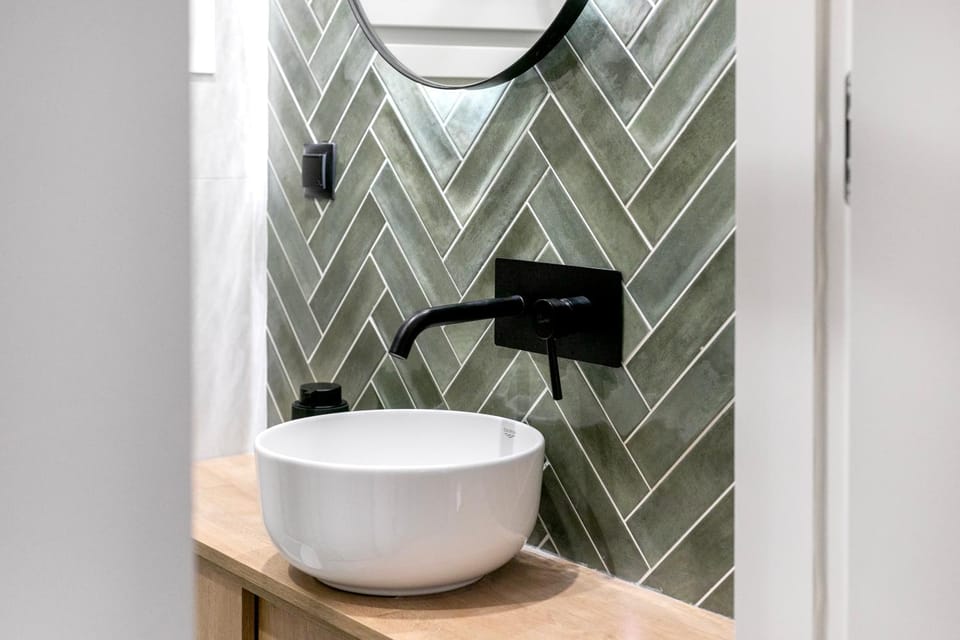 Bathroom, towels