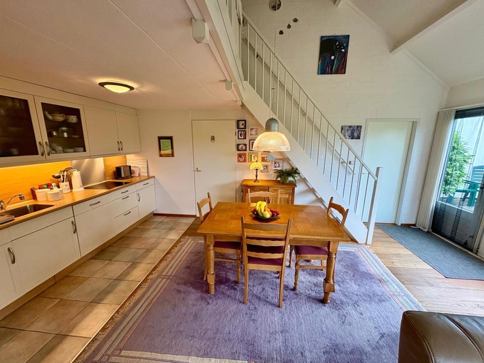 Dining area, kitchen