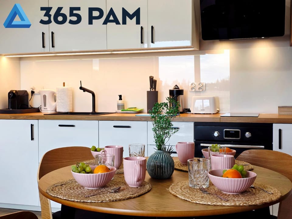 Kitchen or kitchenette, Dining area, stove