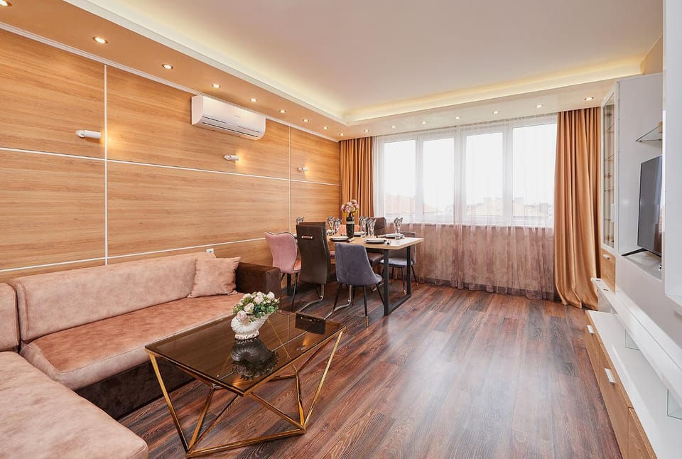 TV and multimedia, Living room, Seating area, Dining area, air conditioner