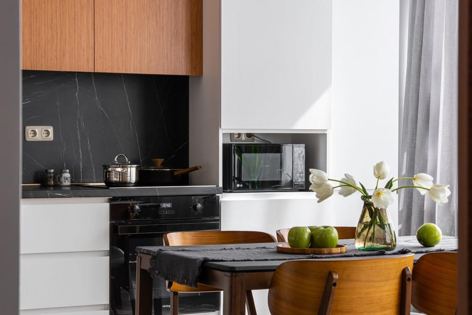 Coffee/tea facilities, Kitchen or kitchenette, Dining area, dishwasher, oven, stove