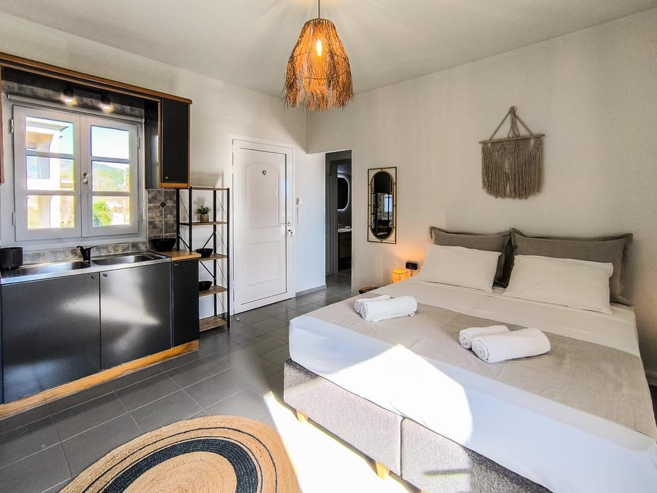 Photo of the whole room, Bedroom