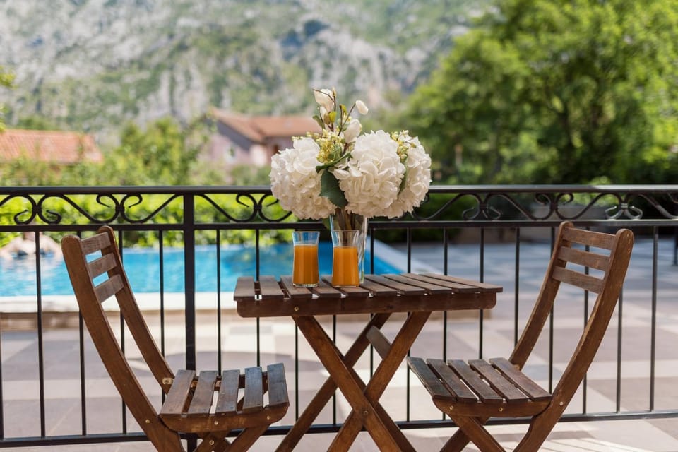 Pool Home near the Old Town Apartment in Muo