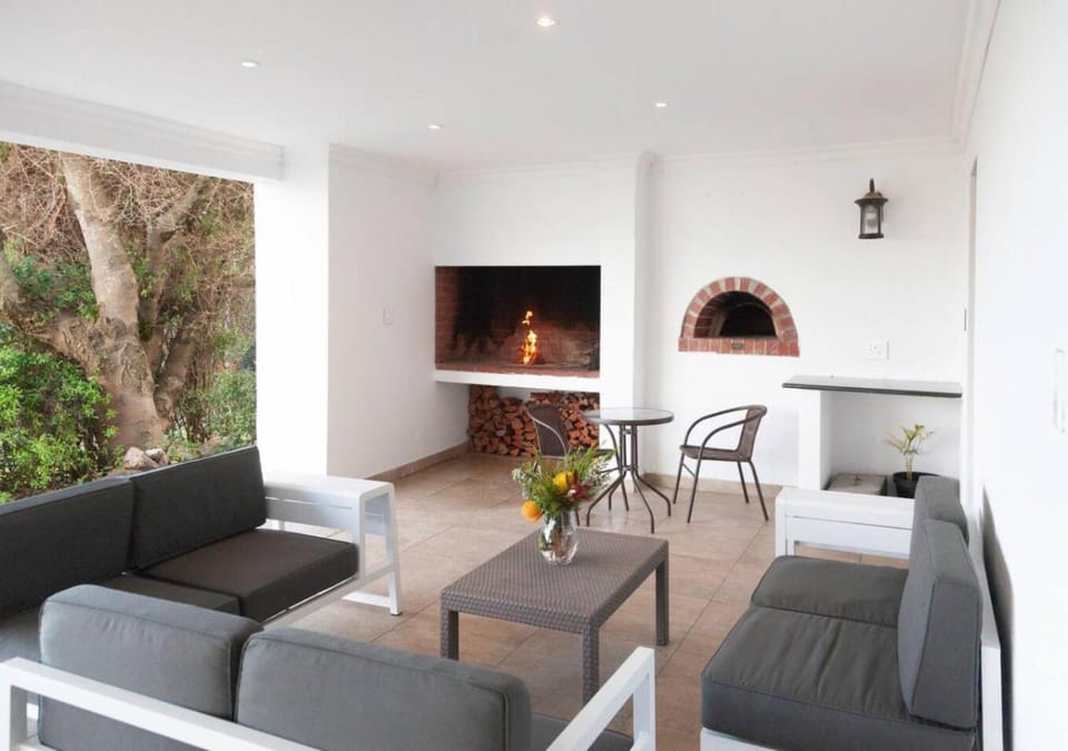Patio, BBQ facilities