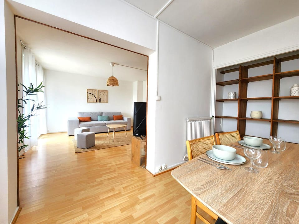 Living room, Seating area, Dining area