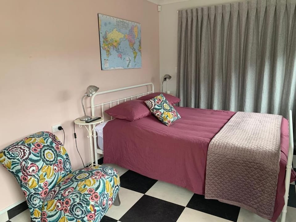 1 bedroom studio with 2 E-bikes for use Apartment in Napier