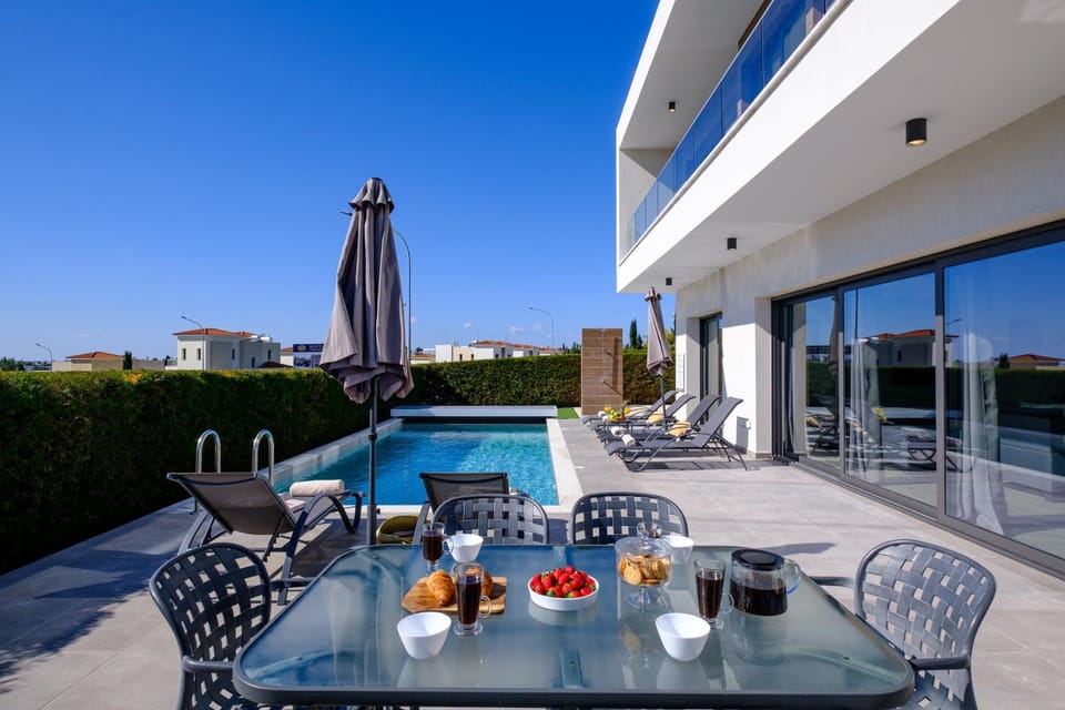 Soleil Luxury Villa by Nomads - Walk to Coral Bay Villa in Peyia