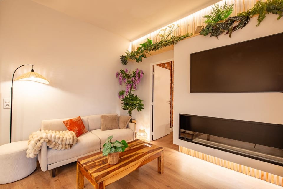 Luxurious 7p Suite with SAUNA, near PARIS, Metro 4 Apartment in Île-de-France