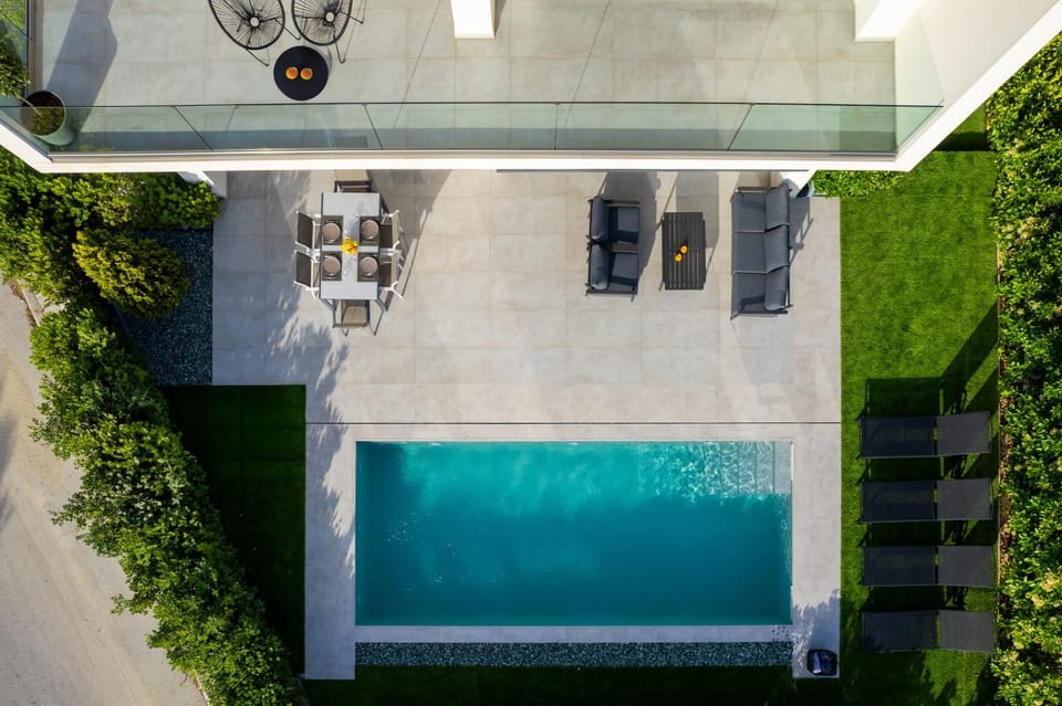 Patio, Day, Pool view, Swimming pool, sunbed