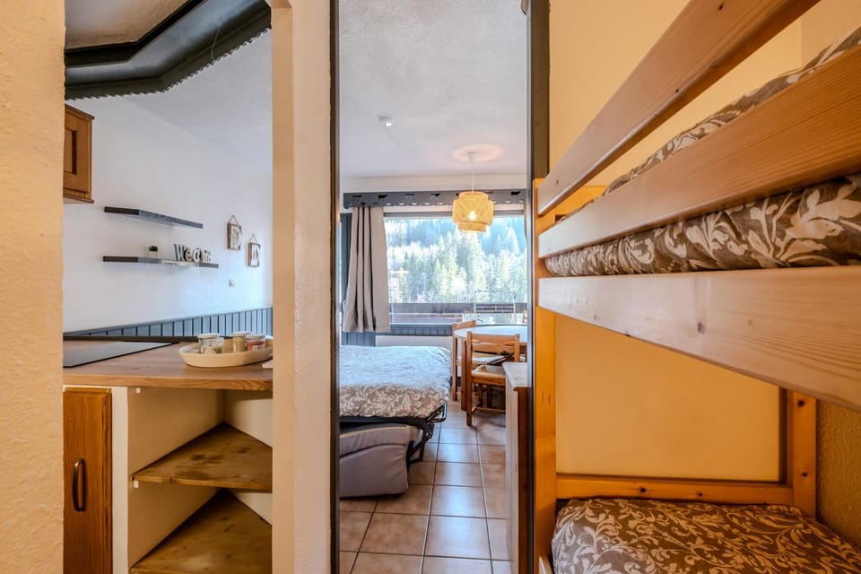 Kitchen or kitchenette, kitchen
