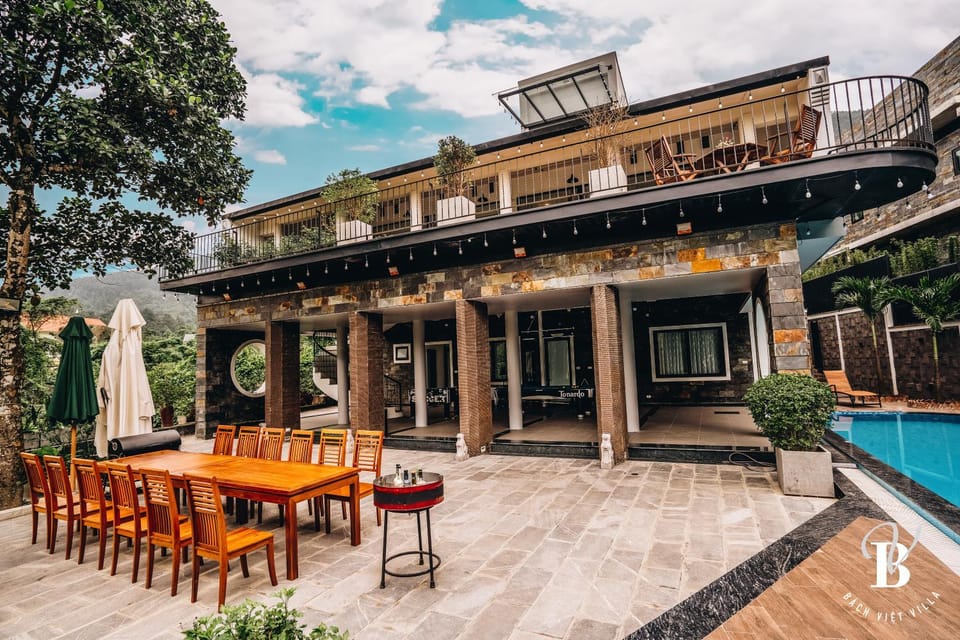 Property building, Day, BBQ facilities, Balcony/Terrace, Dining area, Pool view