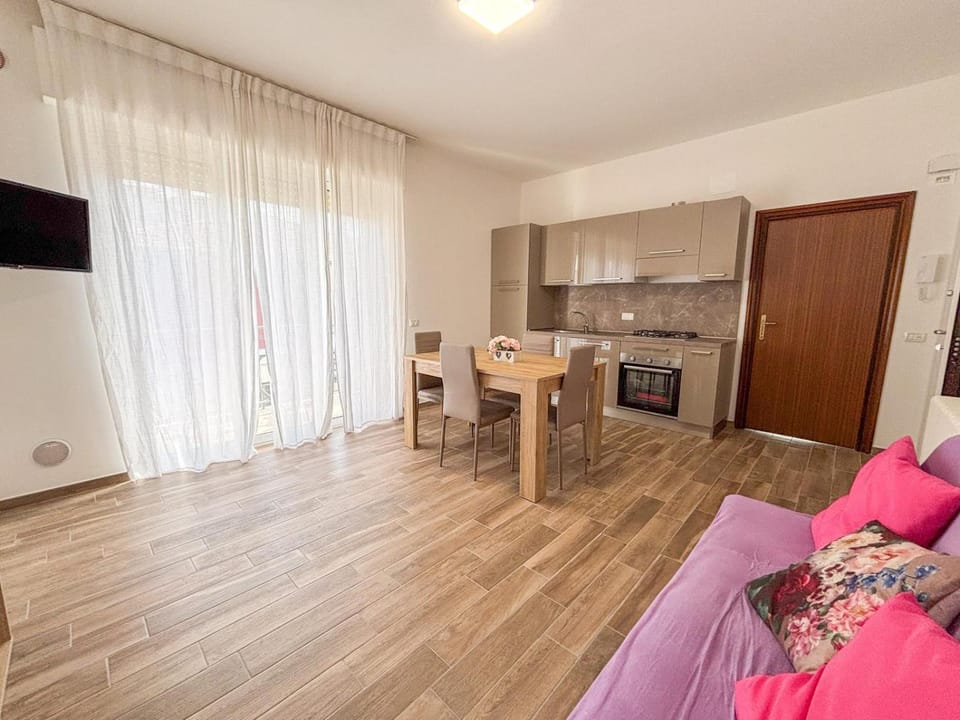 TV and multimedia, Kitchen or kitchenette, Living room, Seating area, Dining area, oven, pet friendly, stove