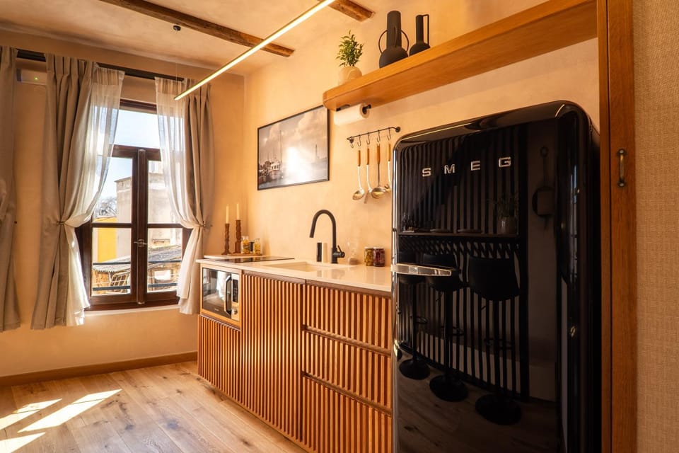 Kitchen or kitchenette, stove