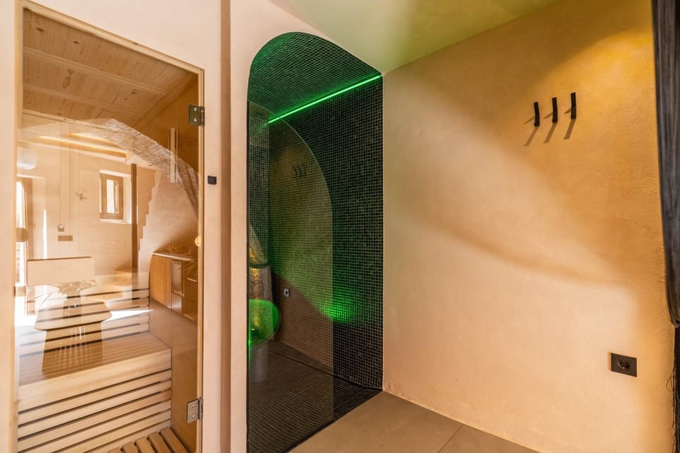 Shower, Sauna