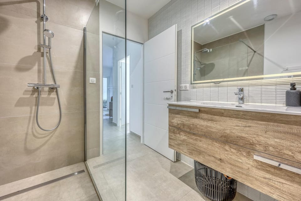Shower, Bathroom