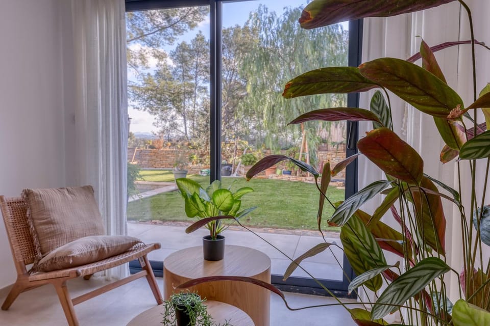 Garden, Living room
