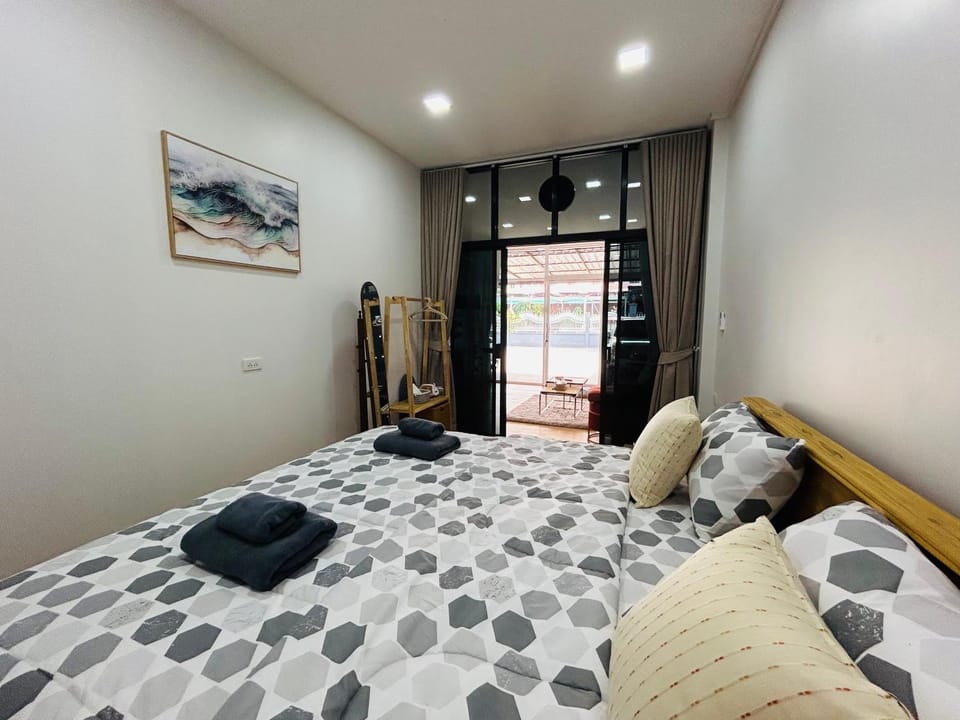 Bed, Photo of the whole room