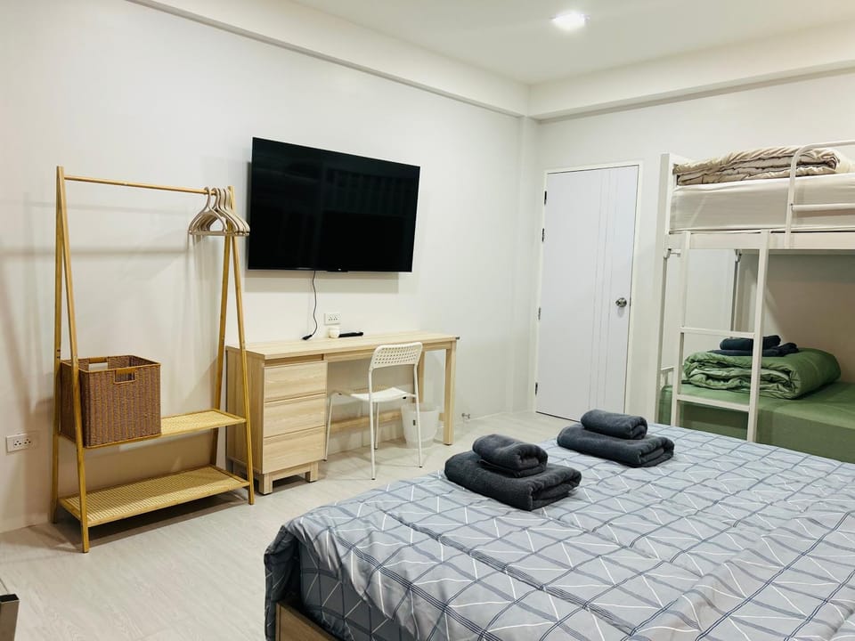 Bed, Photo of the whole room, Bedroom, bunk bed