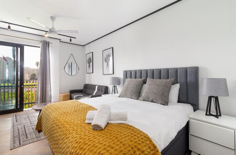 Bed, Bedroom, towels, towels