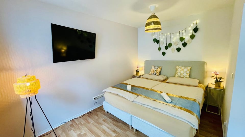 FeWoZauber - Dom Suite, Zentral, 7 Pers, 4 Zimmer, Design, Family, Haustier Apartment in Schwerin