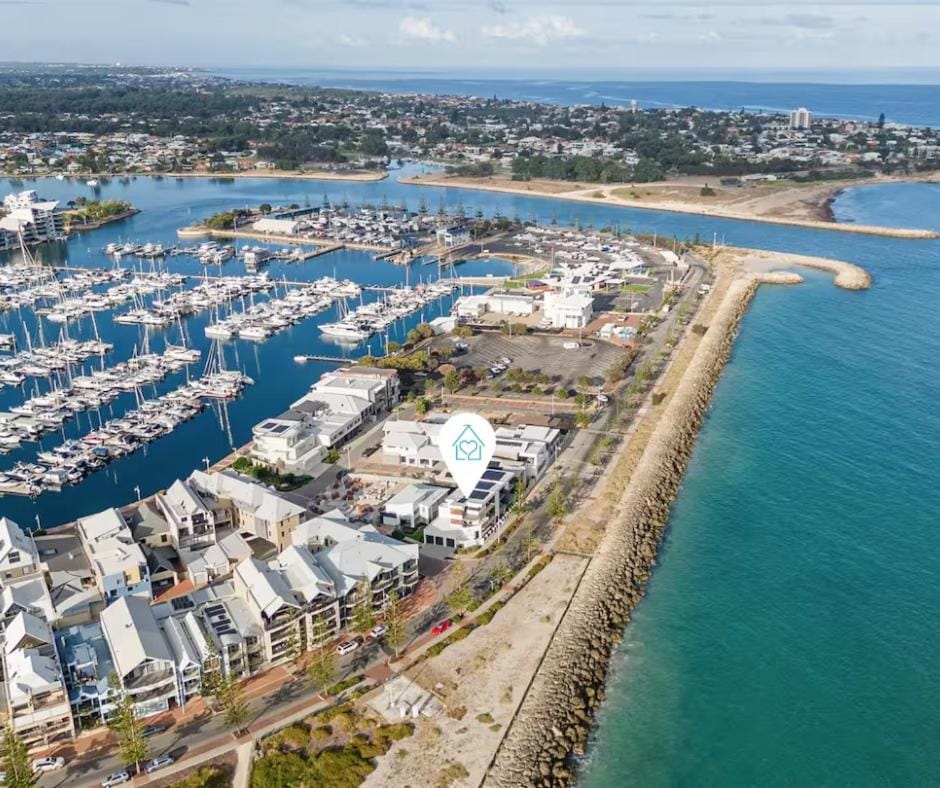 Oceanfront Retreat with Stunning Marina Views Apartment in Mandurah
