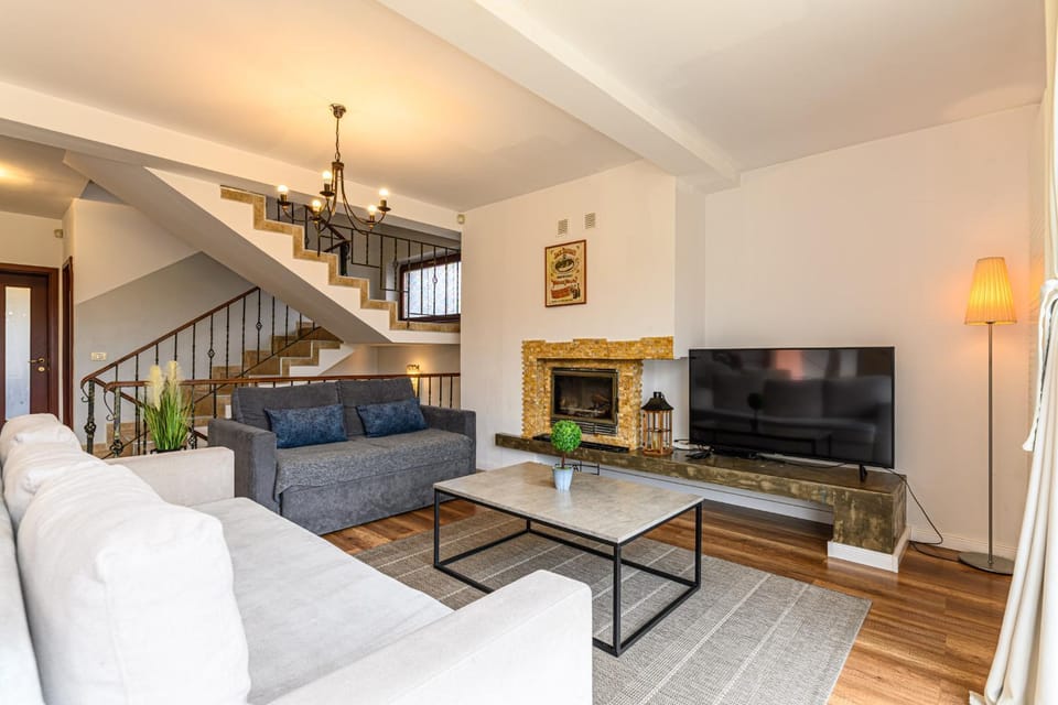 TV and multimedia, Living room, Seating area