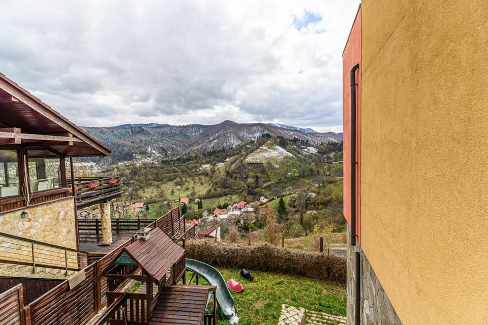 Spring, Day, Natural landscape, View (from property/room), Balcony/Terrace, Mountain view, Swimming pool