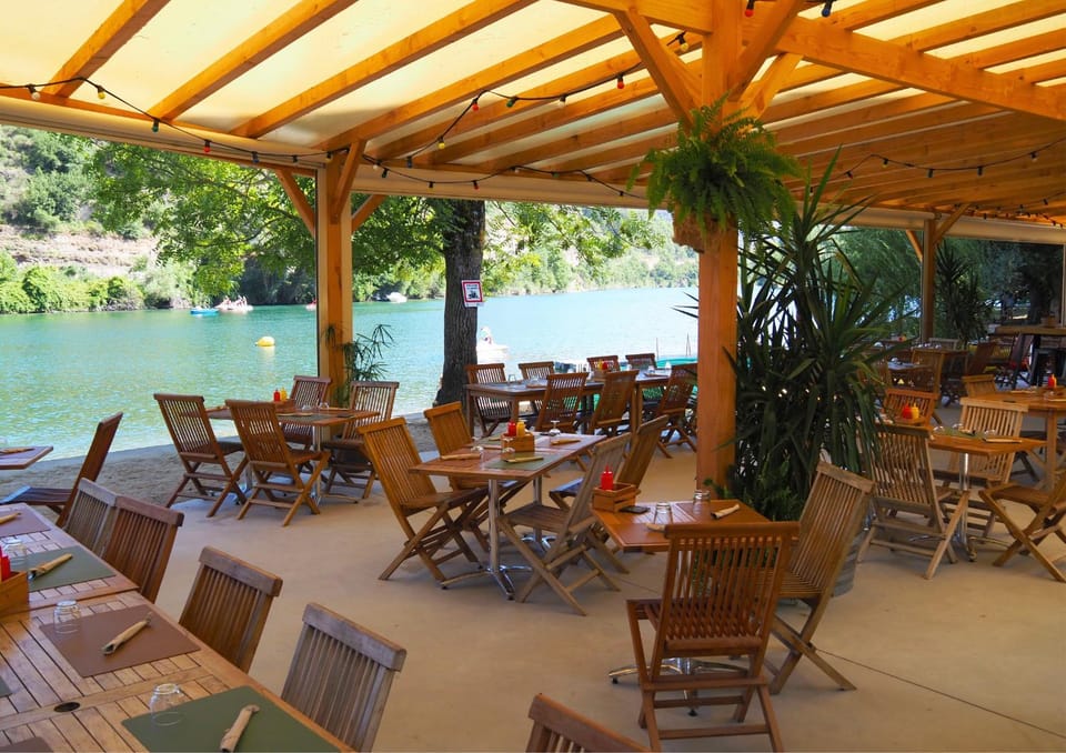 Restaurant/places to eat, River view