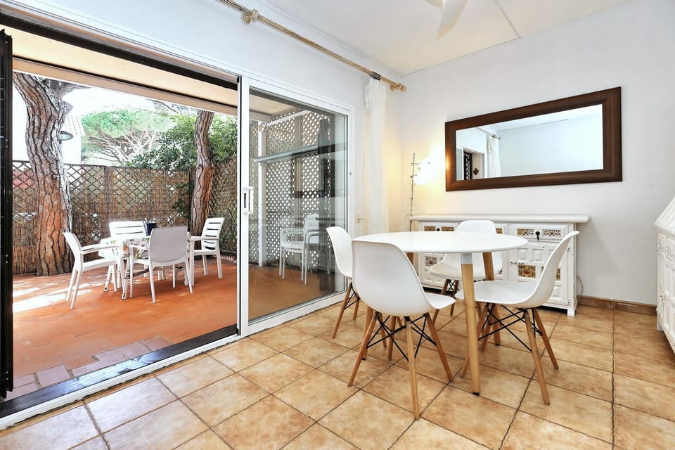 Patio, Dining area