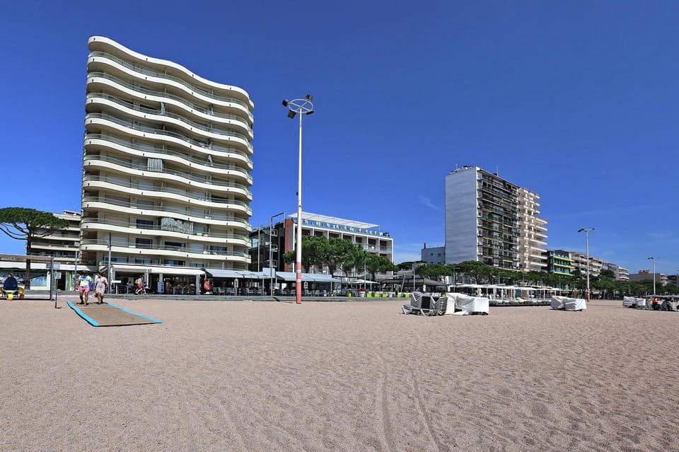 Beach, Location