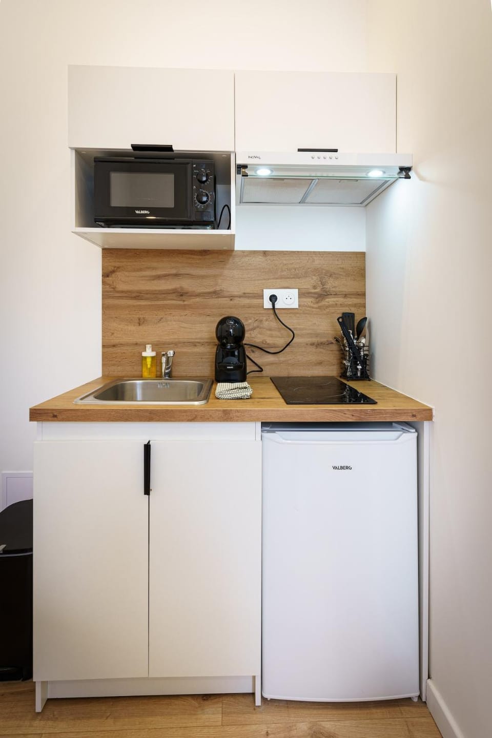 Coffee/tea facilities, stove