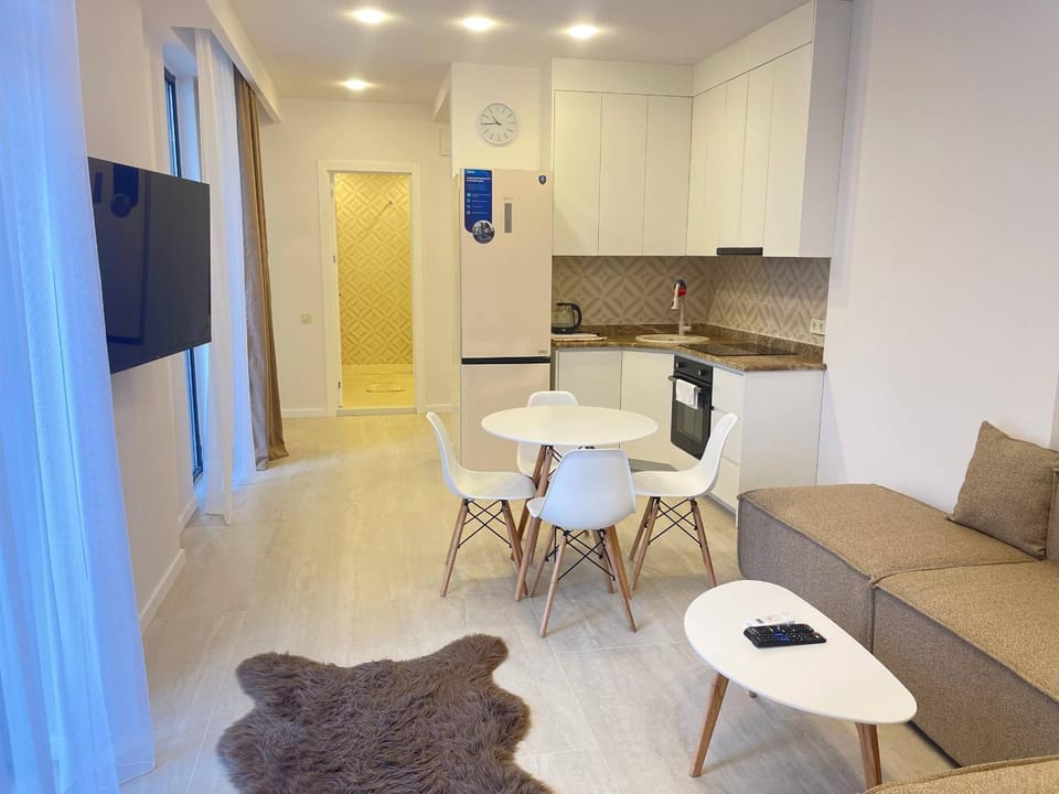 Living room, Seating area, Dining area, oven, stove