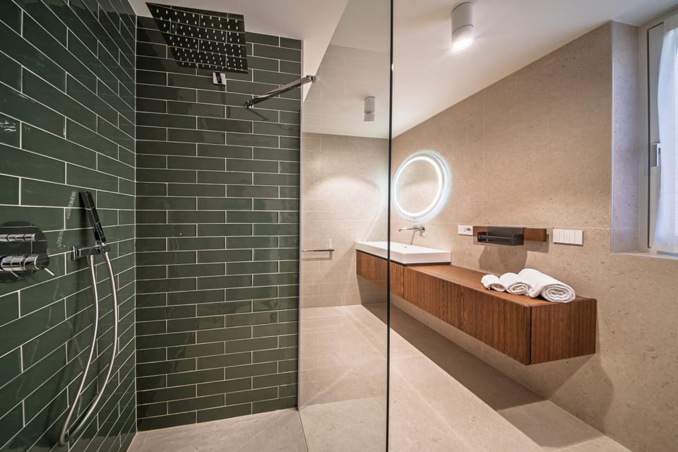 Shower, Bathroom, towels
