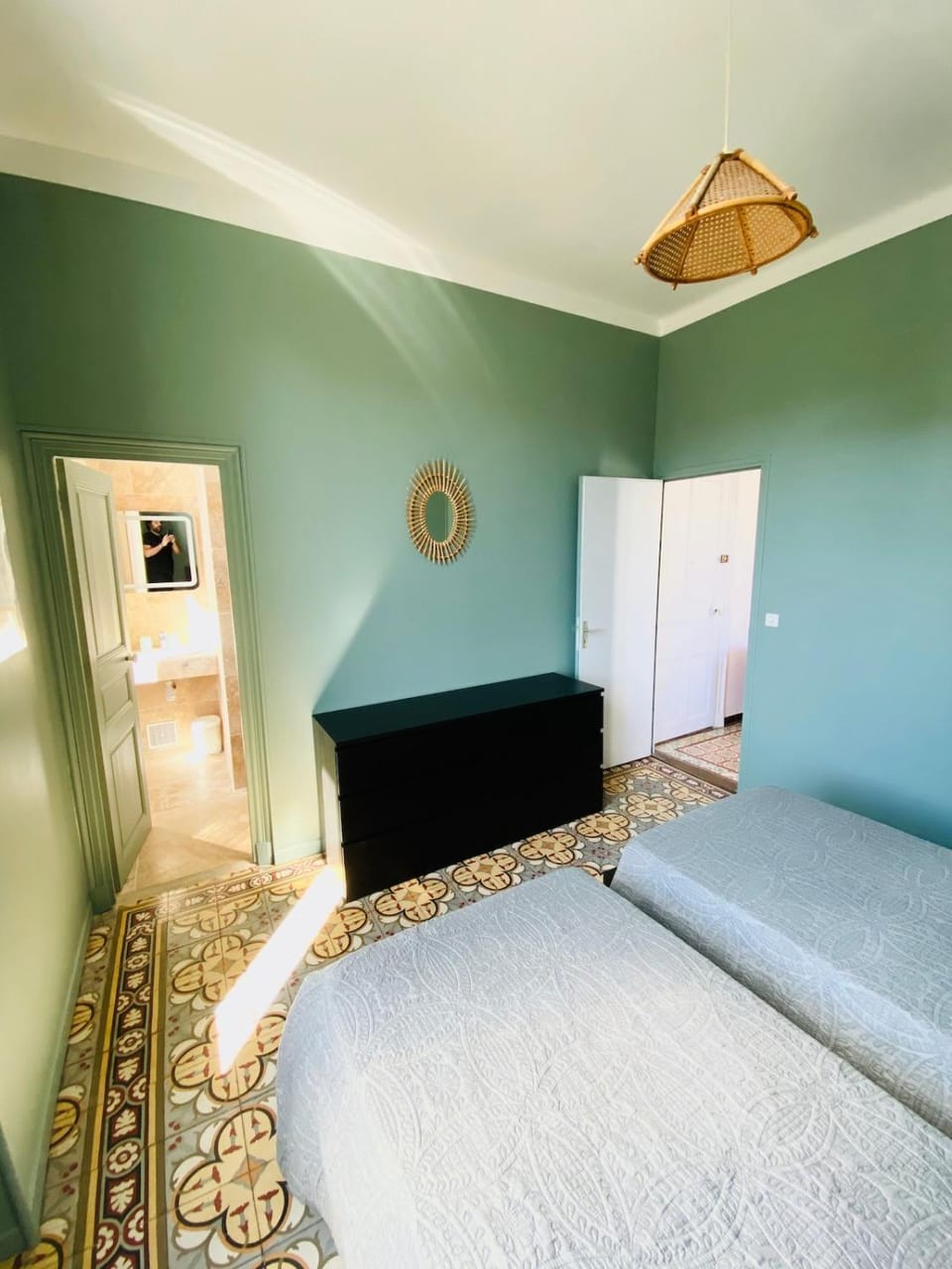 Bed, Photo of the whole room, Bedroom