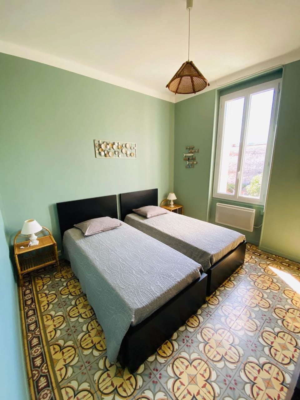 Photo of the whole room, Bedroom