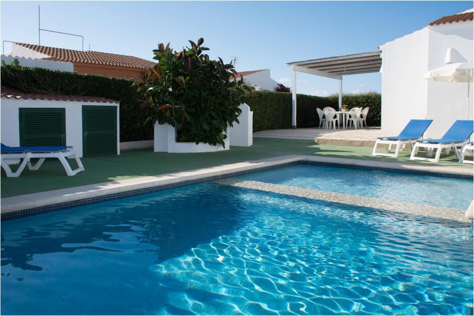 Balcony/Terrace, Swimming pool, sunbed