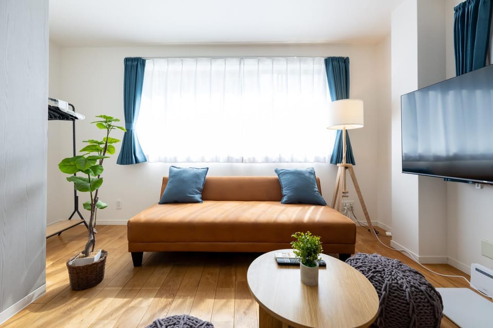 Bed, TV and multimedia, Living room