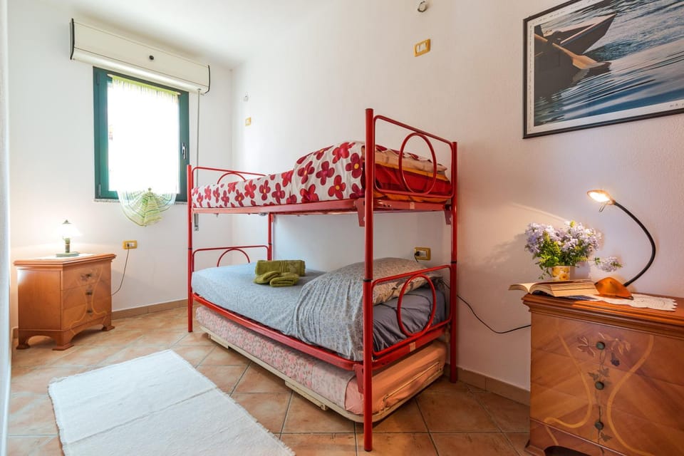 Bed, Photo of the whole room, Bedroom, bunk bed
