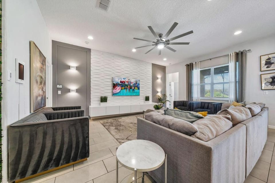 8005 Oak Shadow Ct House in Polk County