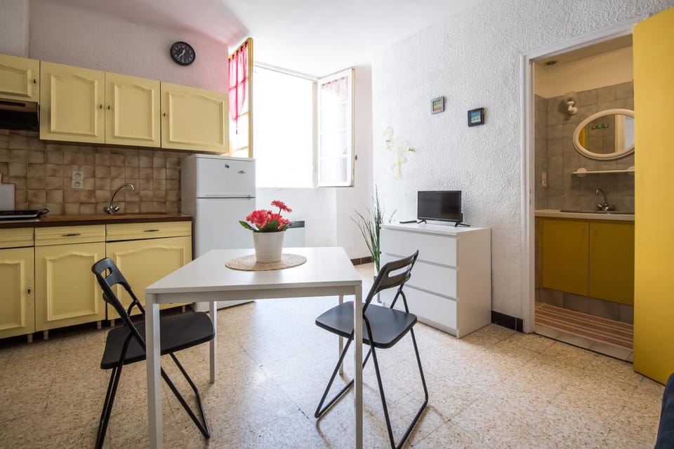 TV and multimedia, Kitchen or kitchenette, stove