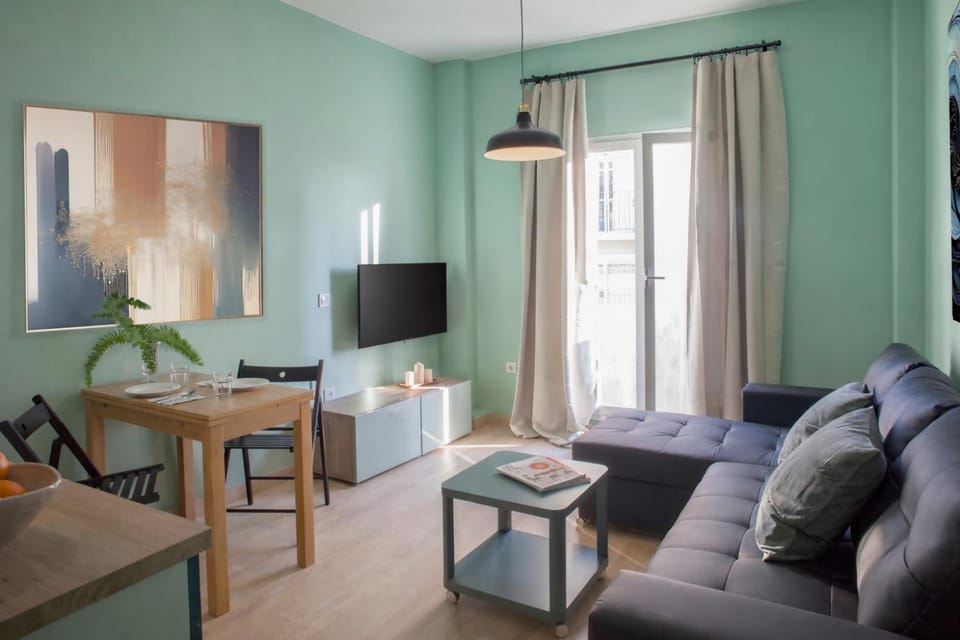 Communal lounge/ TV room, TV and multimedia, Living room, Seating area, Evening entertainment