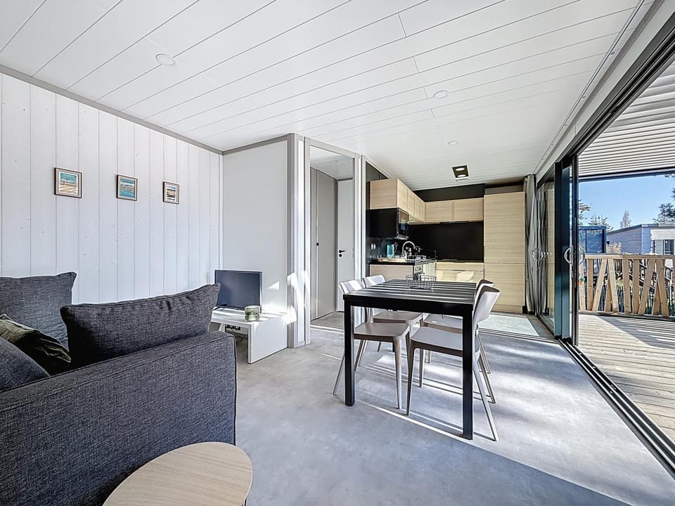 Communal lounge/ TV room, Kitchen or kitchenette, Seating area, Dining area