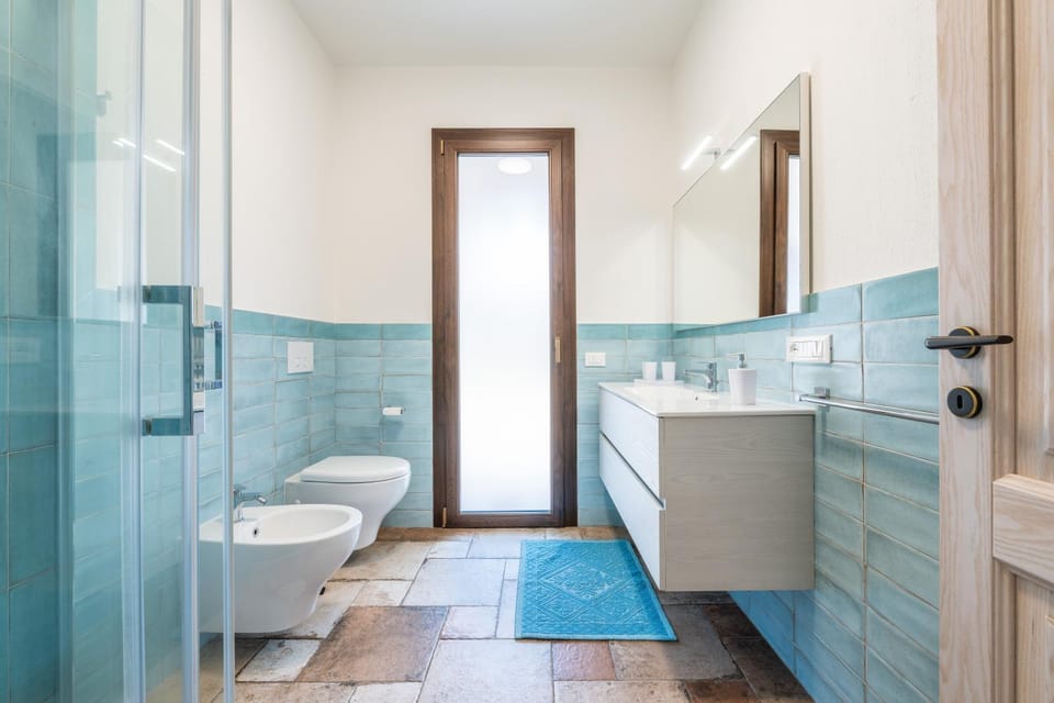 Bathroom, Living room