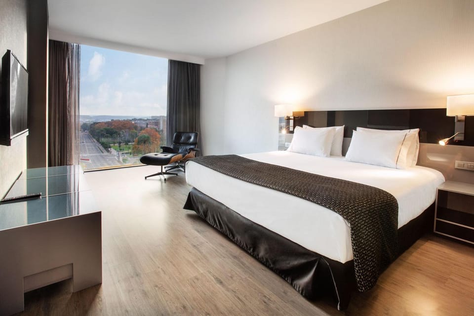 Communal lounge/ TV room, Bed, TV and multimedia, Bedroom