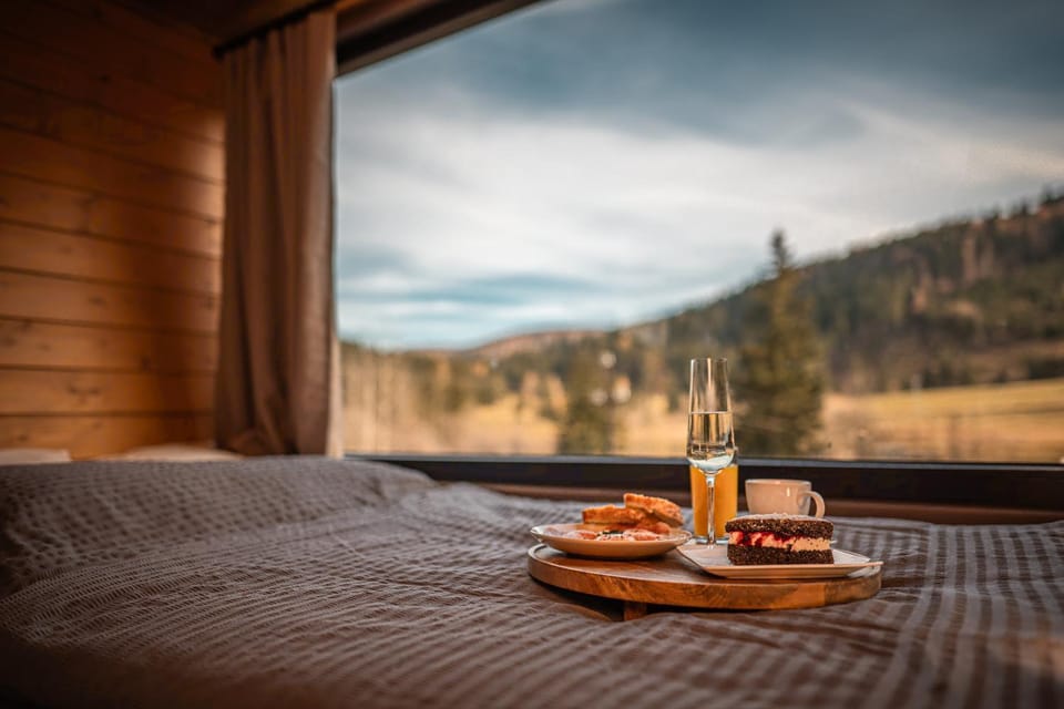 Bed, Food and drinks, Mountain view